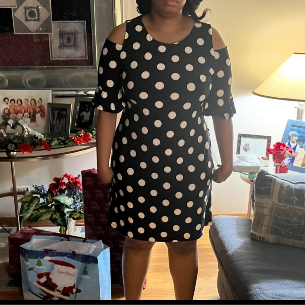 Tommy Hilfiger Black w White Polka Dots. Cold Shoulder Dress - Picture 4 of 6